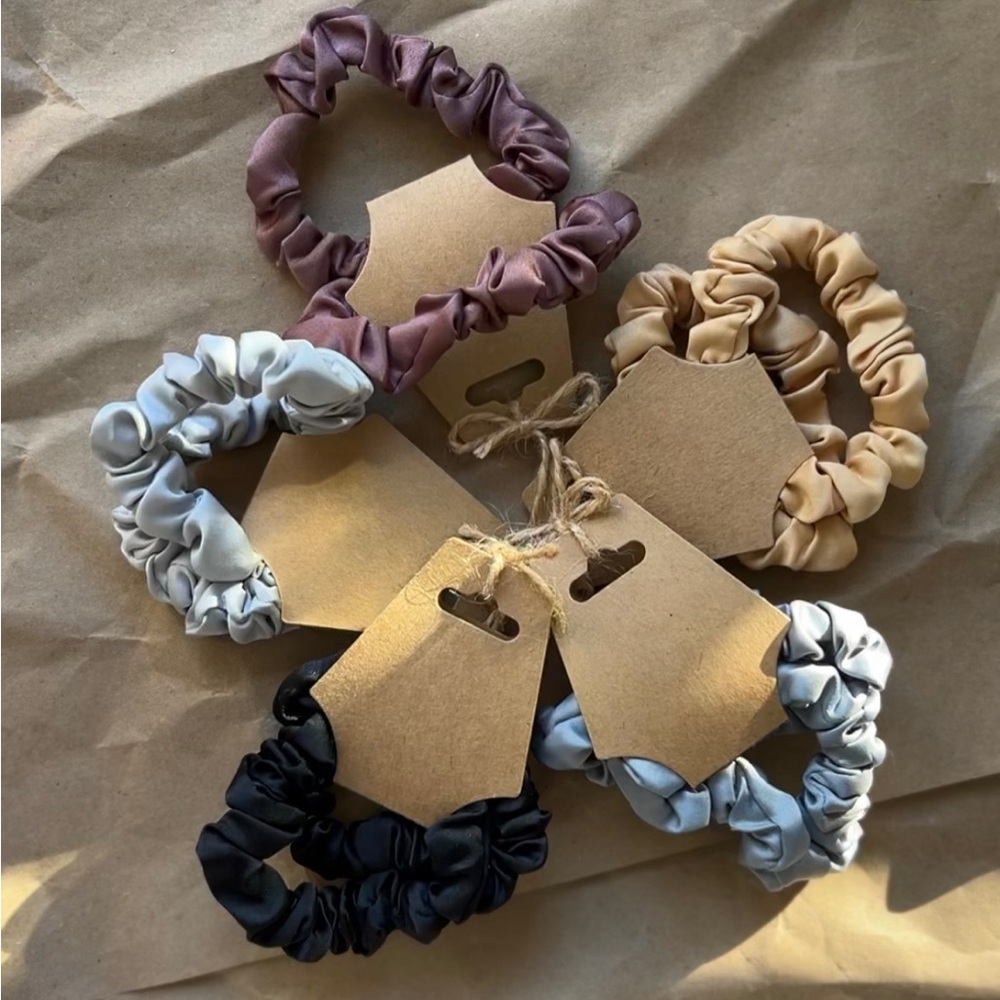 🤩 any two items for $9 🤩 2 pack silk scrunchies